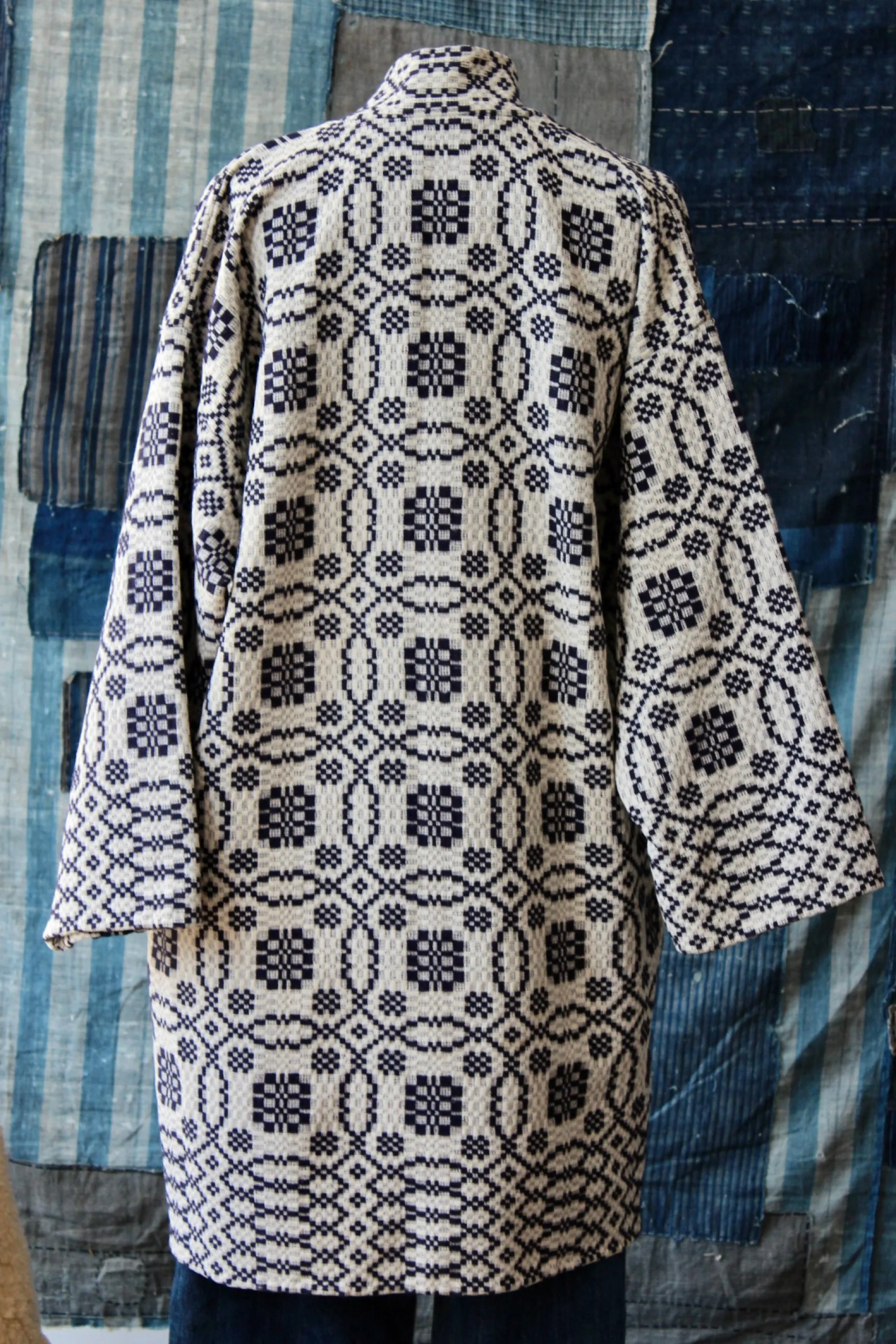 The Highlands Foundry White   Indigo Heirloom Coverlet Duster THF134