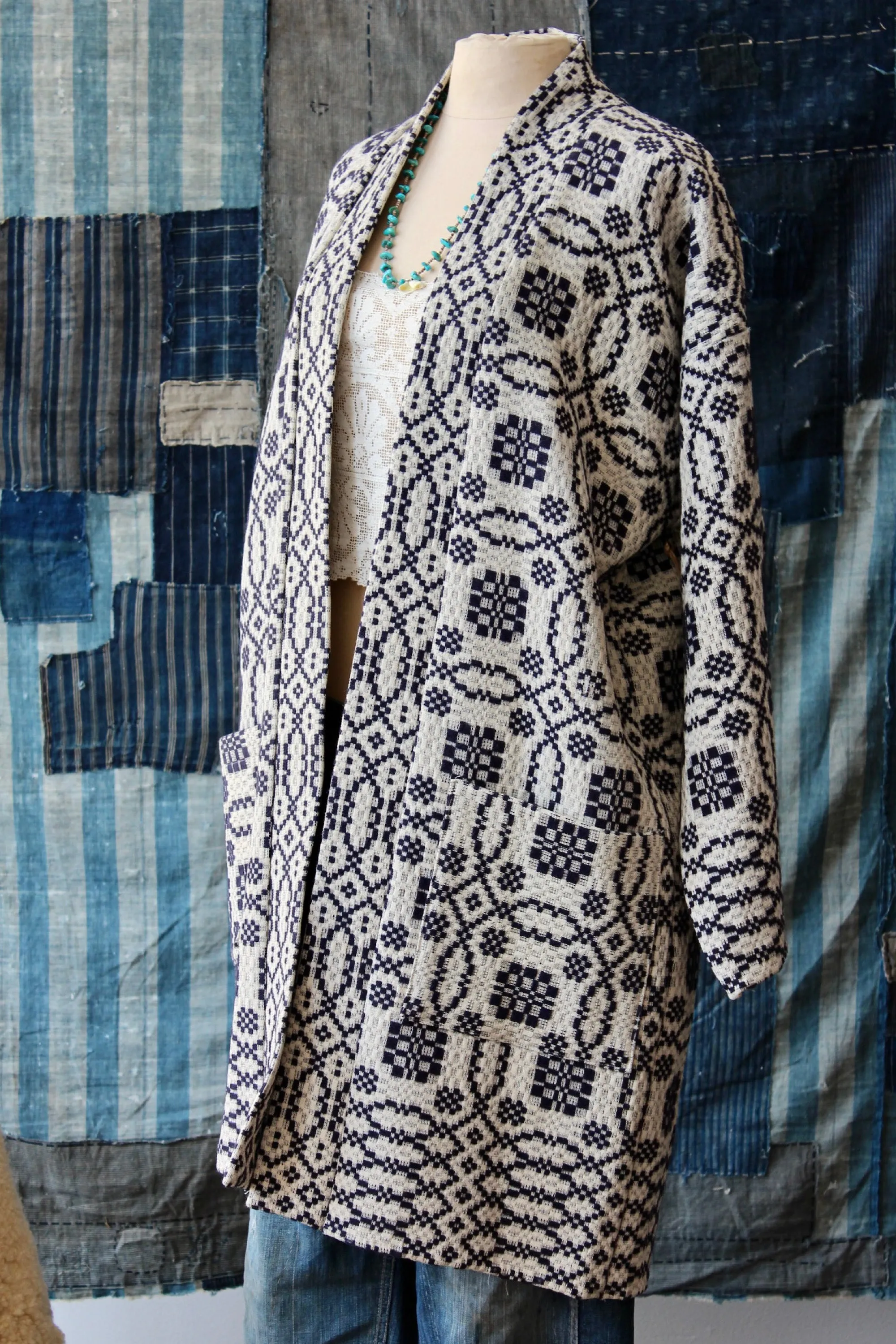 The Highlands Foundry White   Indigo Heirloom Coverlet Duster THF134
